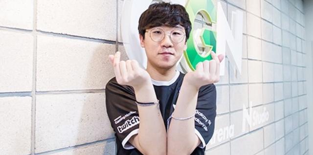 出当代足球 出当代足球