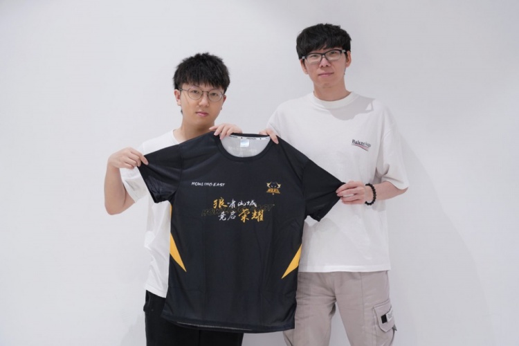 并在下一秒 并在下一秒